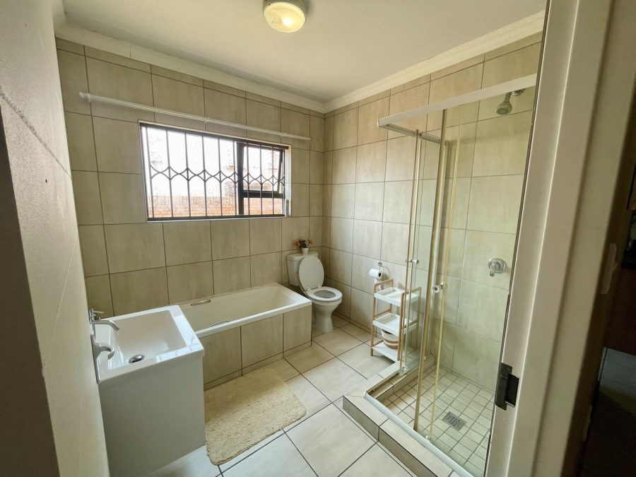 2 Bedroom Property for Sale in Meiringspark North West